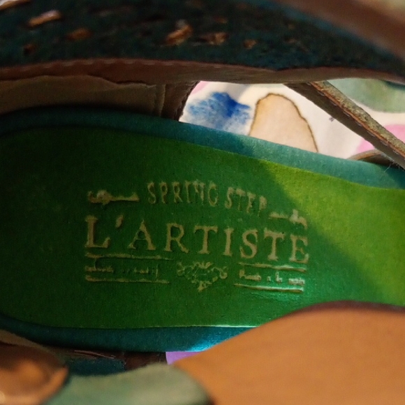 L'Artiste Detailed Blue Heels - Picture 4 of 4